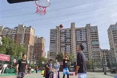 M6体育-篮球明星对决精彩纷呈，胜者屹立巅峰之上！