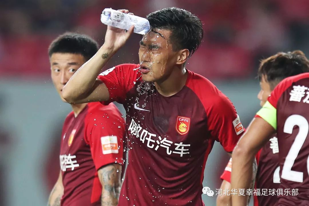 苏宁苦战华夏幸福！一方面丢球，:憾负华夏