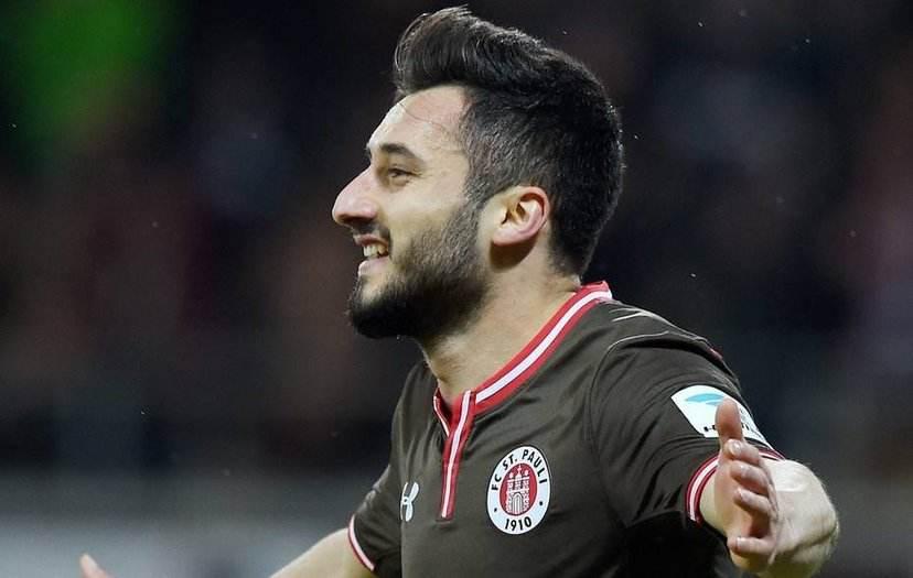 包含桑德豪森主场遭遇尴尬，战绩节节败退的词条