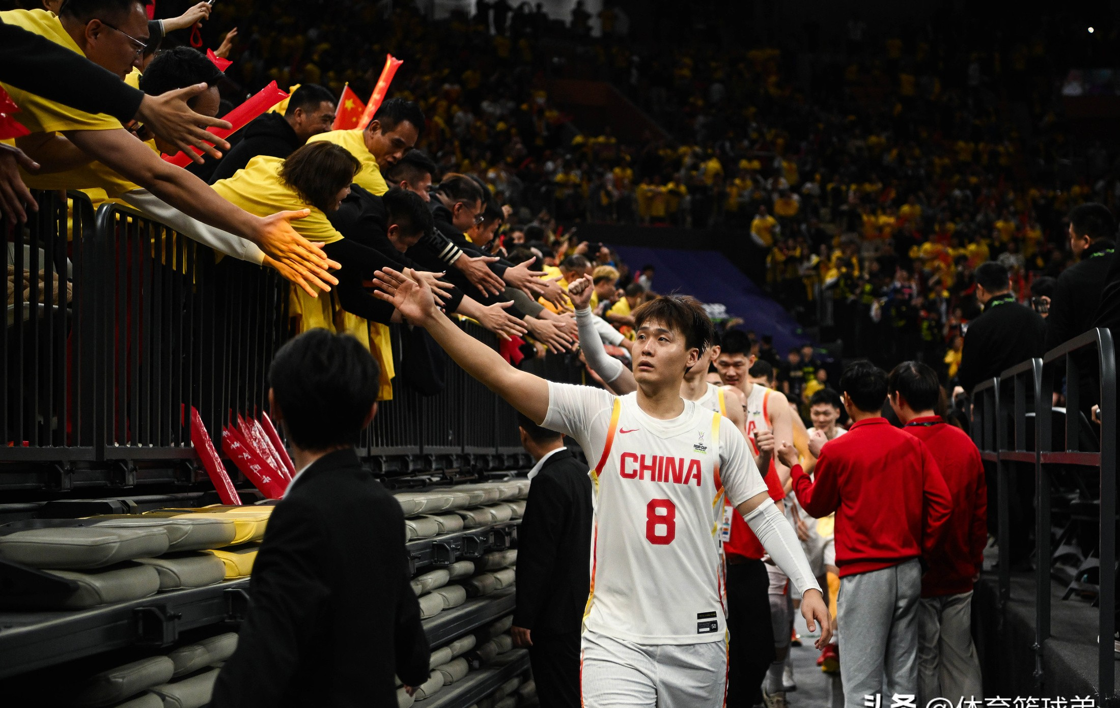 强大足球竞技对决引人入胜，球队实力傲视群雄的简单介绍